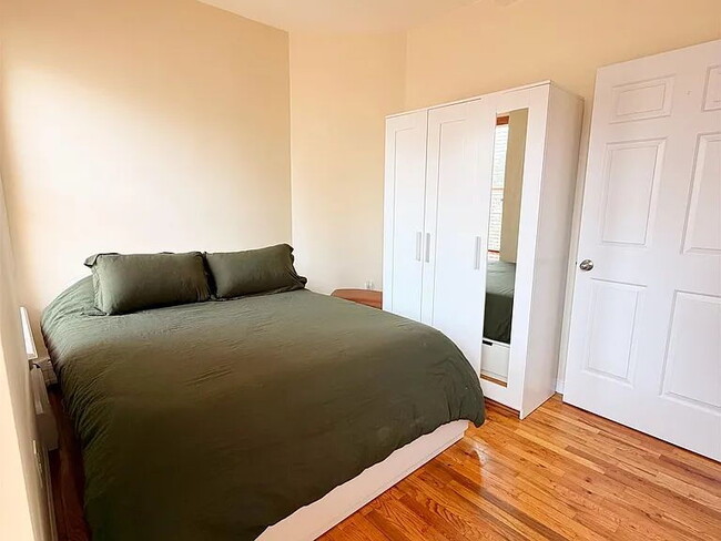Building Photo - "Chic 1-Bedroom Urban Retreat in Vibrant Jersey City – Perfect Location!"