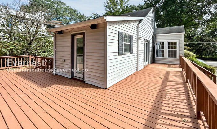 Building Photo - 812 Sycamore Dr