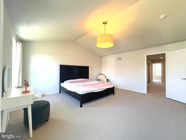 Building Photo - 113 Wynstone Ct