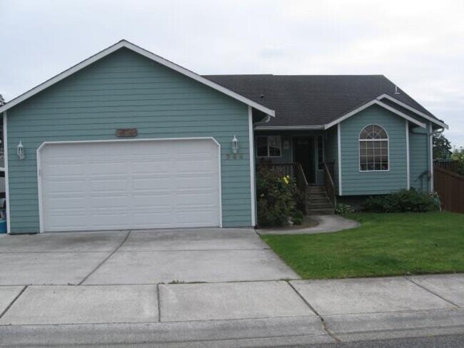 Primary Photo - Large 4 bedroom house that is Pet Friendly!