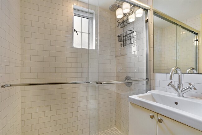 Building Photo - 20 Chapel St