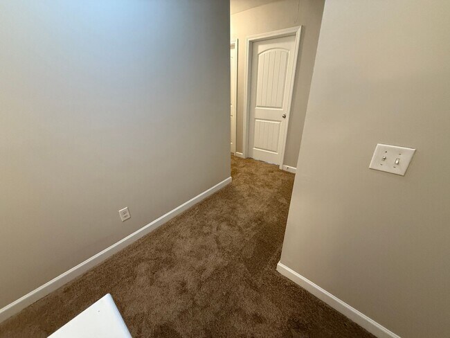 Building Photo - Modern Townhome in Steele Creek – Walkable...