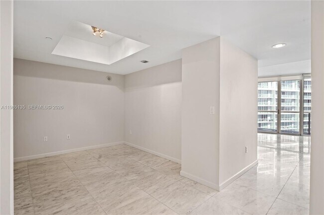 Building Photo - 495 Brickell Ave