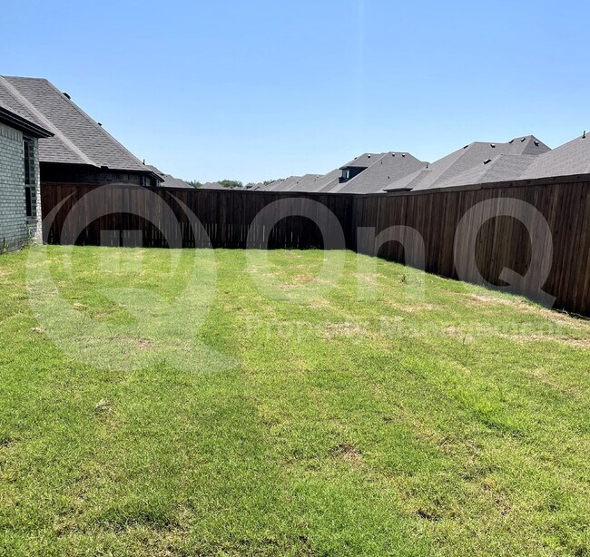 Building Photo - 533 Oleander Dr