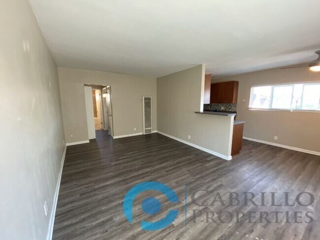 Building Photo - 4774 Mansfield St