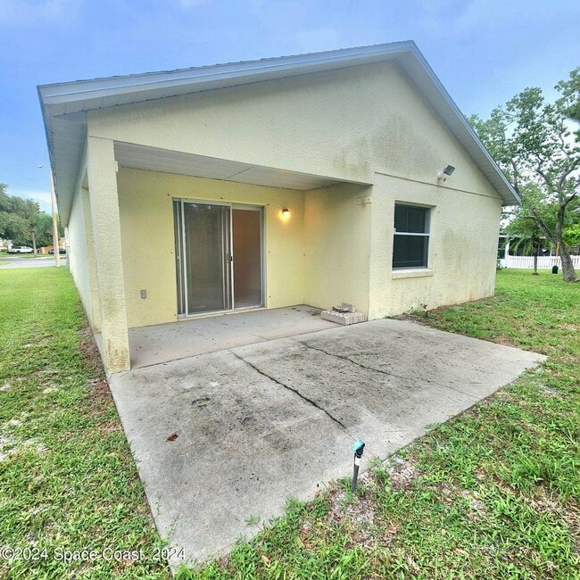 Building Photo - 3147 Dunhill Dr