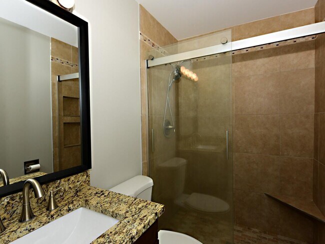 Building Photo - 598 NE Maranta Terrado