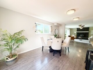 Building Photo - 450 NE Riverhill Dr