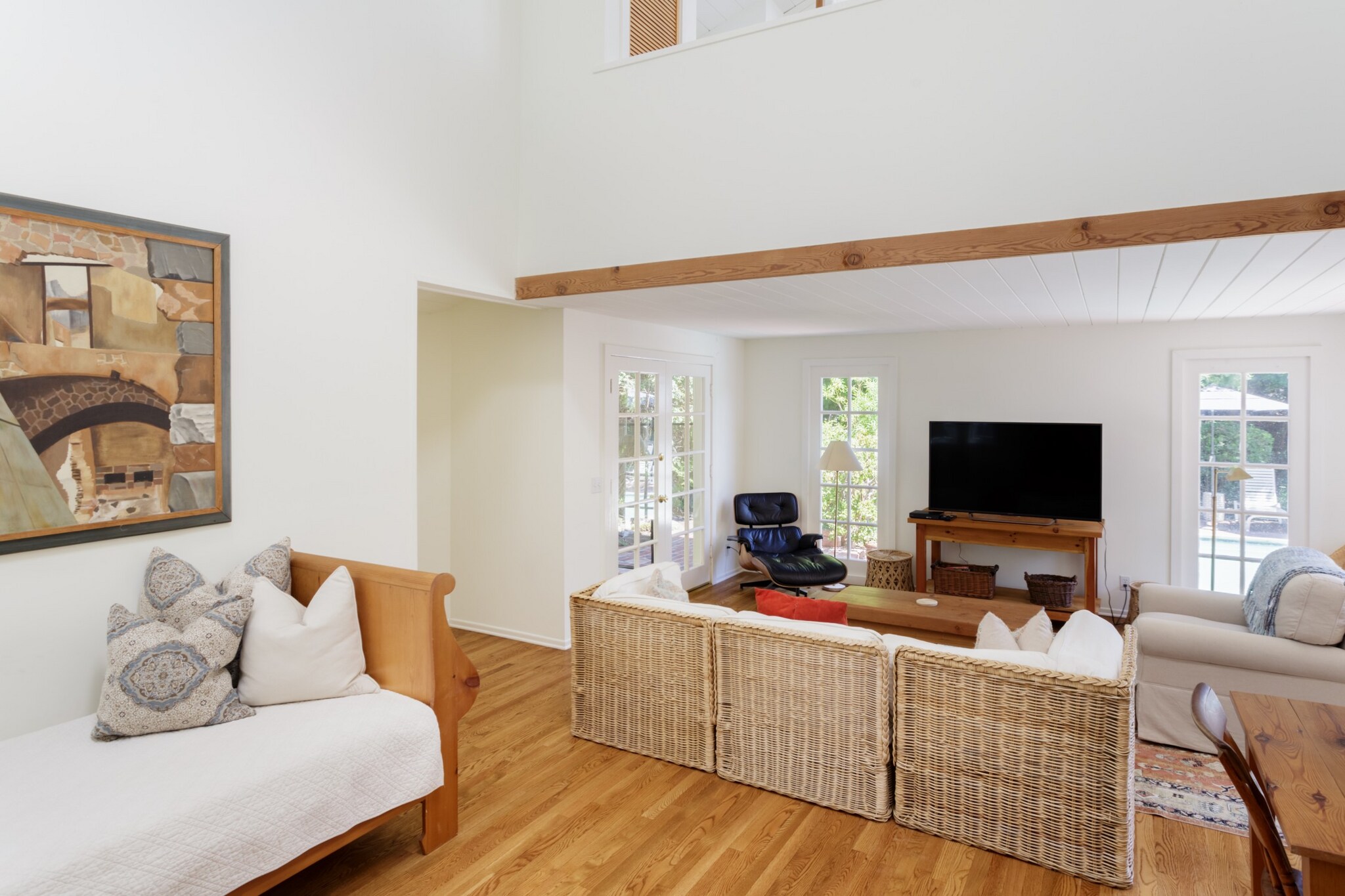 Studio - 5108 Strohm Ave