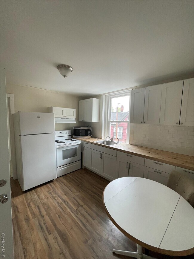 Building Photo - 59 Main St