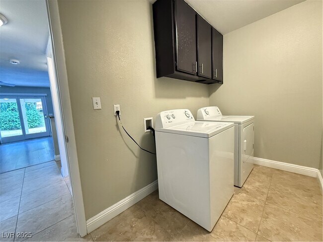 Building Photo - 5421 W Ganado Dr