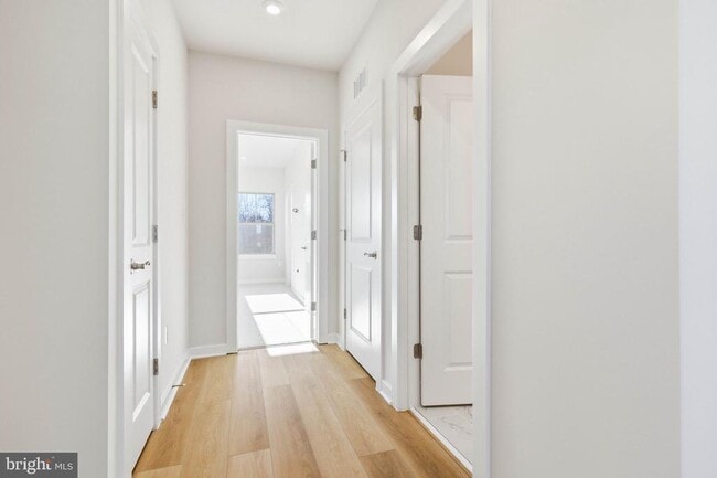 Building Photo - 1017 Venifena Terrace SE