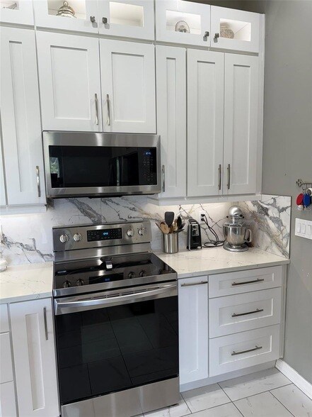 Building Photo - 731 Masterpiece Dr