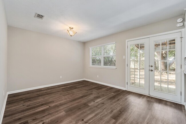 Building Photo - 3408 Dallis Dr