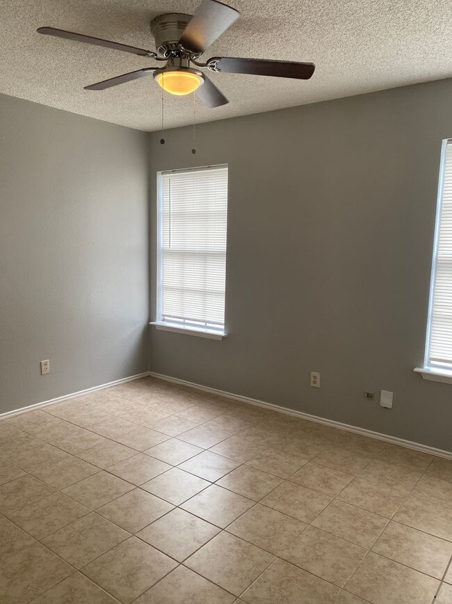 Building Photo - 801 W Olmos Dr