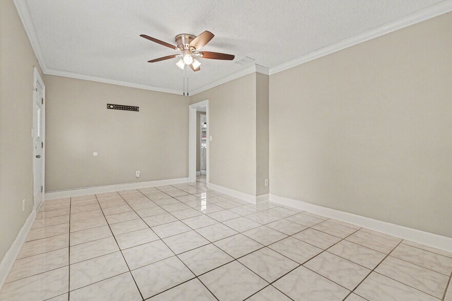 Building Photo - 3445 Soutel Dr