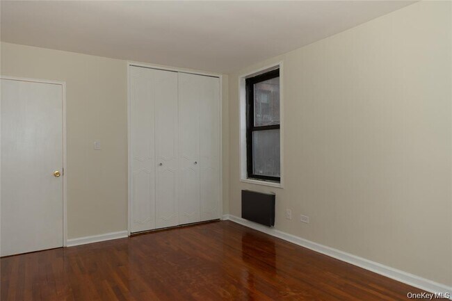 Building Photo - 1275 E 51st St
