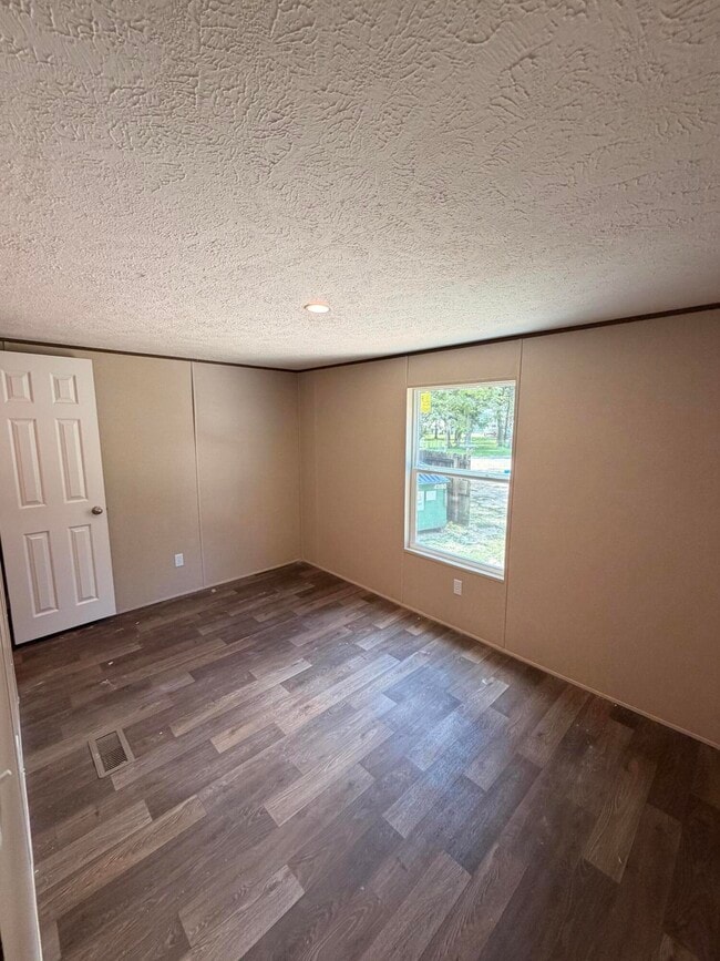 Building Photo - 621 Live Oak St