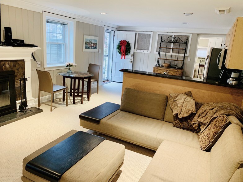 Building Photo - 3828 Cathedral Ave NW