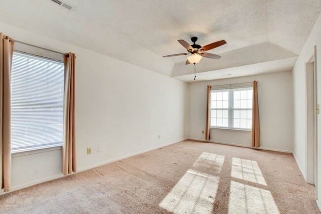 Building Photo - 214 Jouster Way