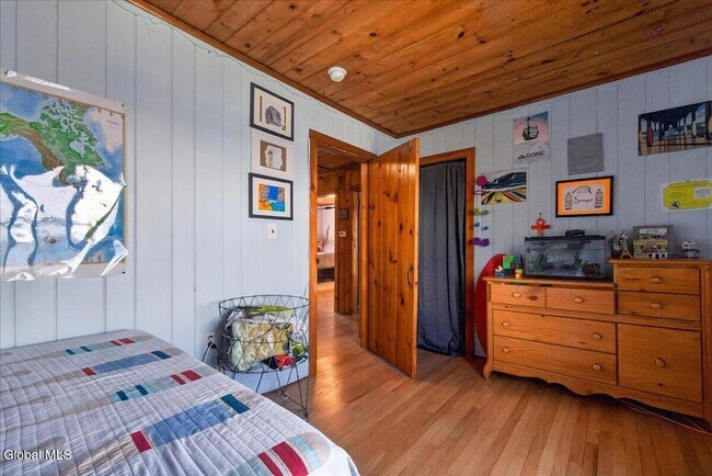 Building Photo - 15 Chase Ln