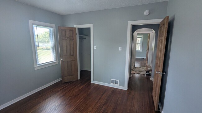 Building Photo - Updated acreage  3 bedroom, 1 bath in Waterloo