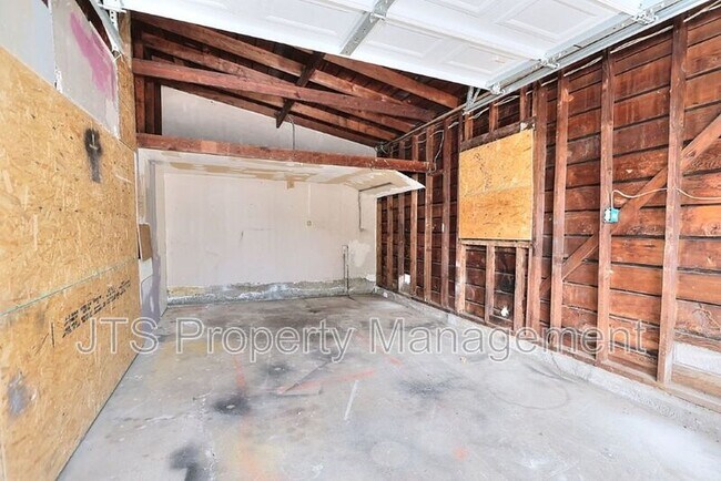 Building Photo - 3109-3111 Hampshire Drive