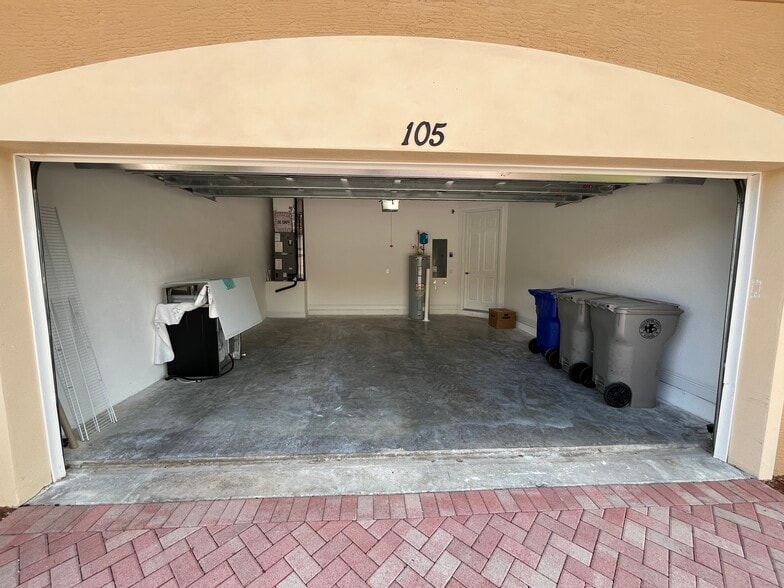 Building Photo - 2900 65th Dr