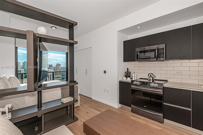 Building Photo - 398 NE 5th St