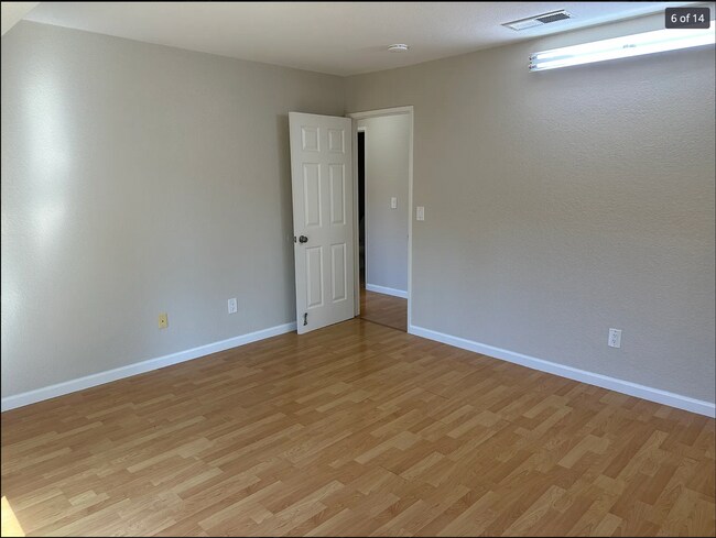 Building Photo - 165 Shaniko Common