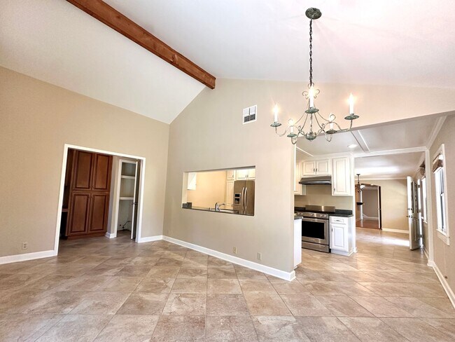 Building Photo - Beautiful 4 Bed 3 Bath Home with Attached ...