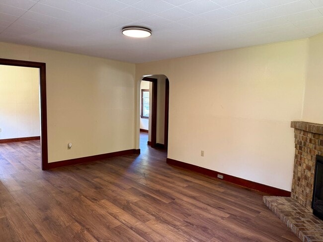 Building Photo - Shoreline House