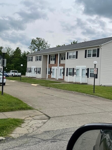 Convenient to Downtown Wadsworth - 185 Mills St