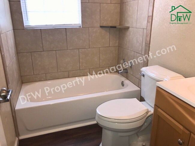 Building Photo - 2206 NW 26th St