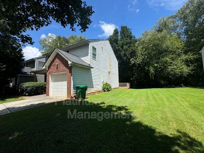 Building Photo - 2262 Charleston Pointe SE