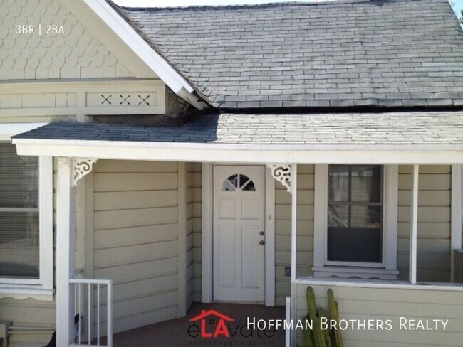 Building Photo - 1137 Irolo St