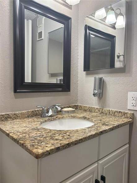 Building Photo - 2755 Coconut Bay Ln