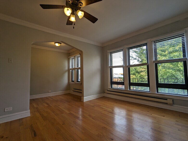 Building Photo - 4735 N Hermitage Ave