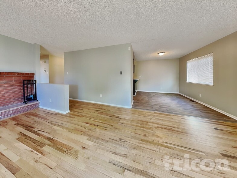 Building Photo - 1400 Ebbetts Dr