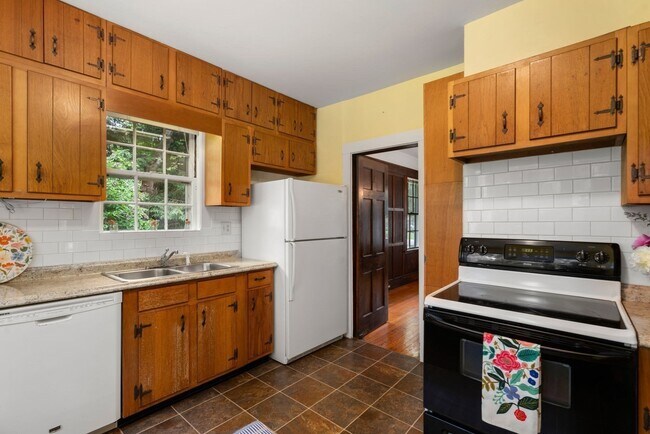 Building Photo - 81 Avalon Rd