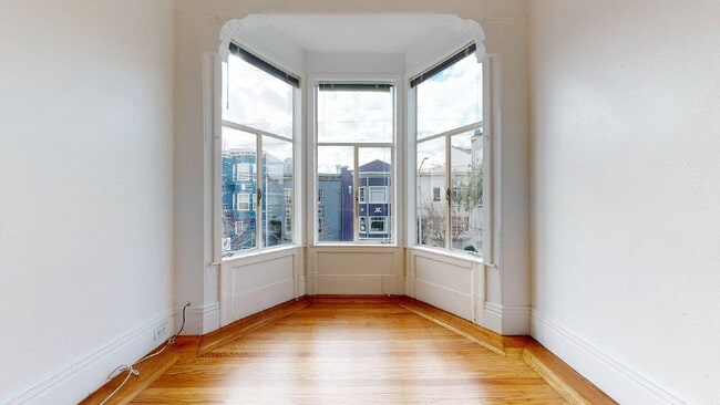 Building Photo - Bright Top-Floor 2BR / 1.5BA Apartment North of Panhandle & Next to Golden Gate Park