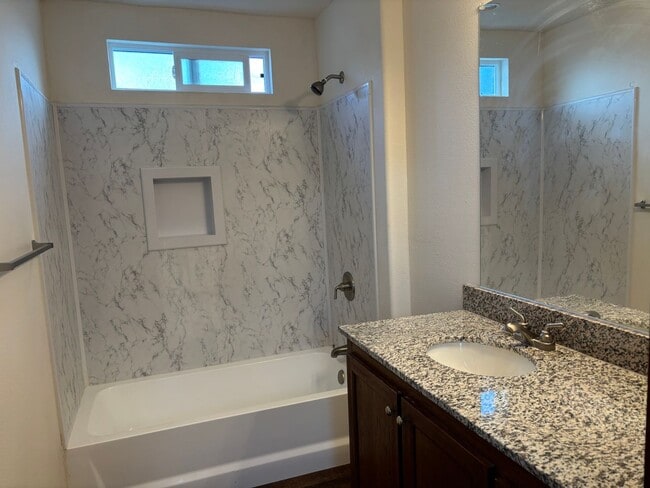 Building Photo - Terrific detached 2/2 Unit with full Priva...