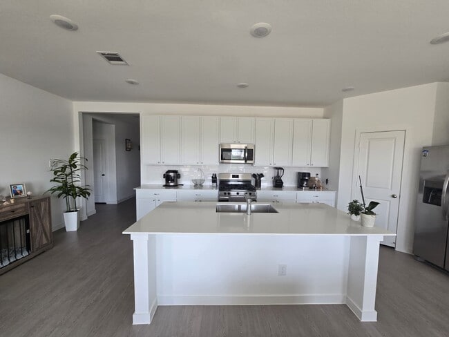 Building Photo - 3061 Avenida Sonoma Dr