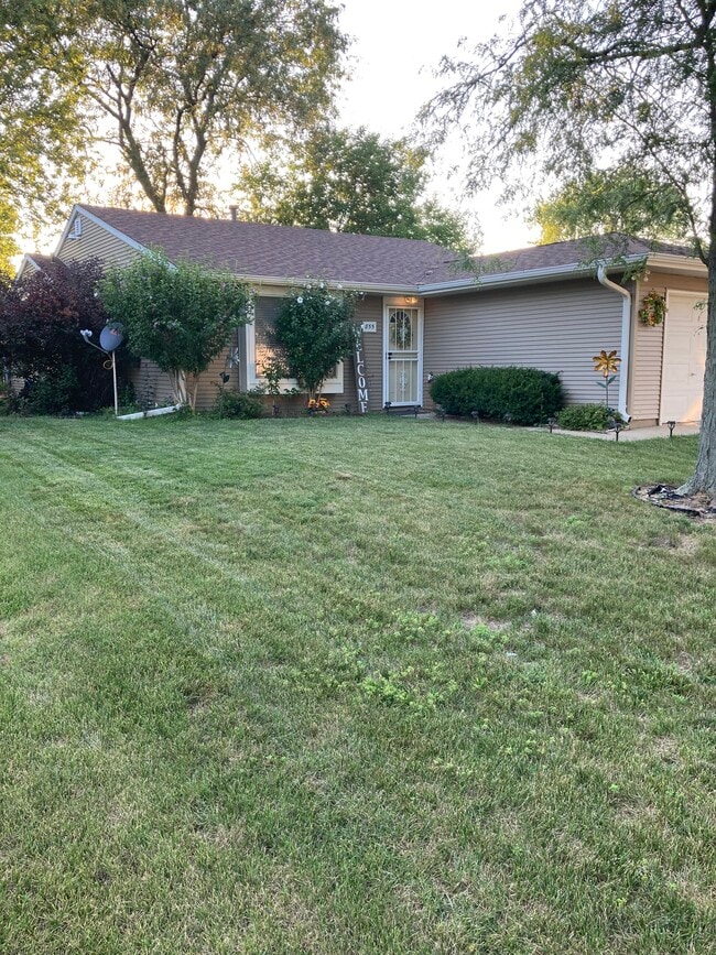 Building Photo - 855 Mulford Ln