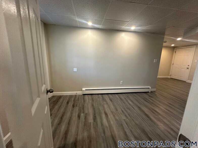 Building Photo - 43 Madison St