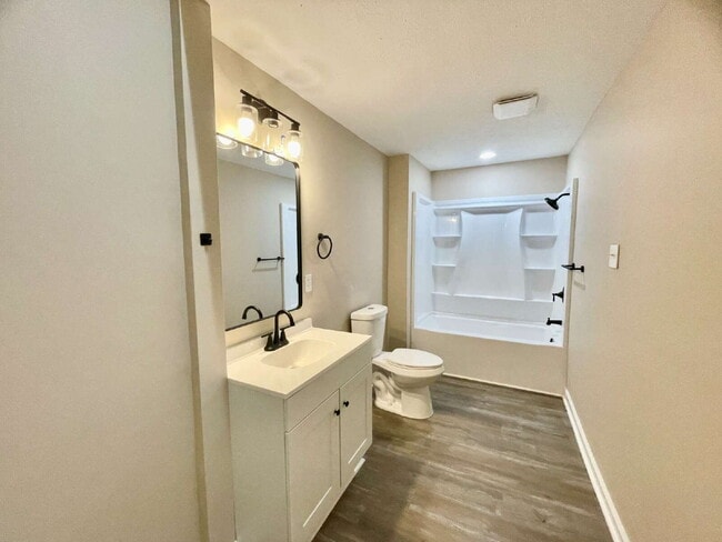Building Photo - Spacious Newly Renovated 4-Bedroom Farmhou...