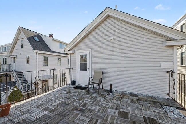 Building Photo - 46 Waverly St