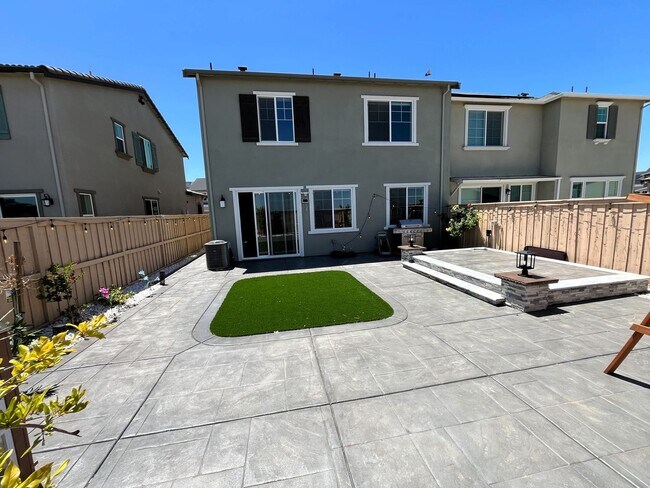 Building Photo - Spacious 4-Bedroom Home in Prime Tracy Loc...