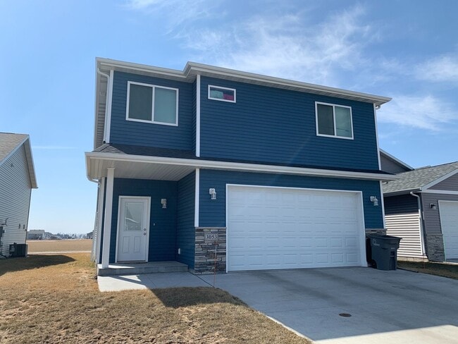 Building Photo - 3 bed, 3 bath Single Family Home