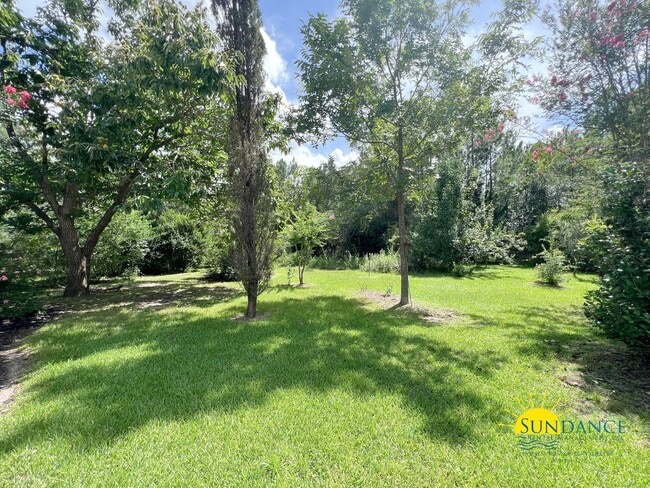 Building Photo - Spacious 3-Bedroom Retreat with New Kitchen Appliances!